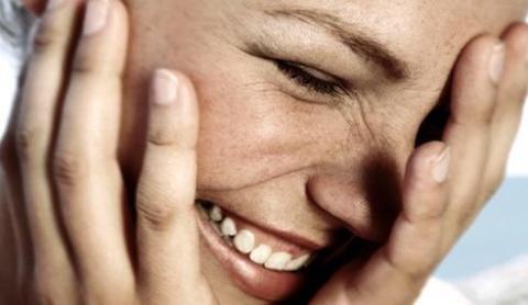 " دموع الفرح”.. هل تعرف لماذا نبكى فى لحظات السعادة ؟ " دموع الفرح”.. هل تعرف لماذا نبكى فى لحظات السعادة ؟
