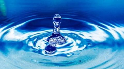 علماء: العديد من الناس يعانون من حساسية الماء علماء: العديد من الناس يعانون من حساسية الماء