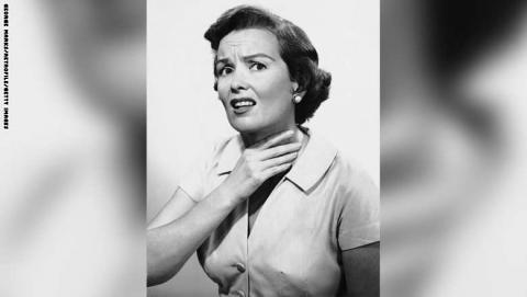 10 أساليب سهلة وسريعة لعلاج التهاب الحلق 10 أساليب سهلة وسريعة لعلاج التهاب الحلق